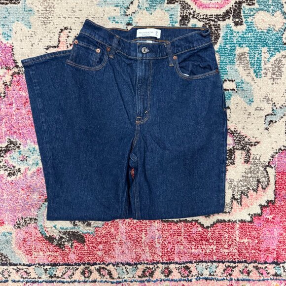 Abercrombie & Fitch Curve Love Ultra High Rise 90s Straight Jean Size 28/6 Short - Picture 3 of 3